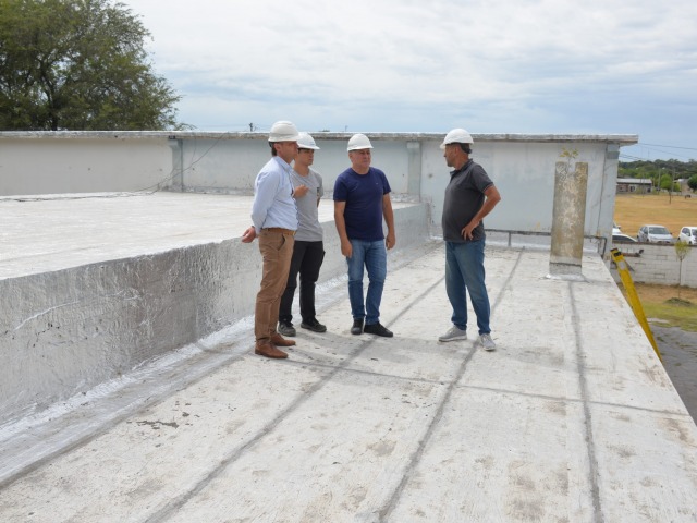 Trabajos de impermeabilizaci�n del techo en la EP N� 12 de Loma Negra